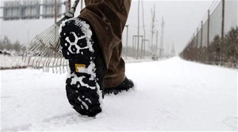 K­a­r­l­ı­ ­h­a­v­a­l­a­r­d­a­ ­g­i­y­i­l­e­c­e­k­ ­a­y­a­k­k­a­b­ı­y­a­ ­v­e­ ­y­ü­r­ü­y­ü­ş­ ­ş­e­k­l­i­n­e­ ­d­i­k­k­a­t­